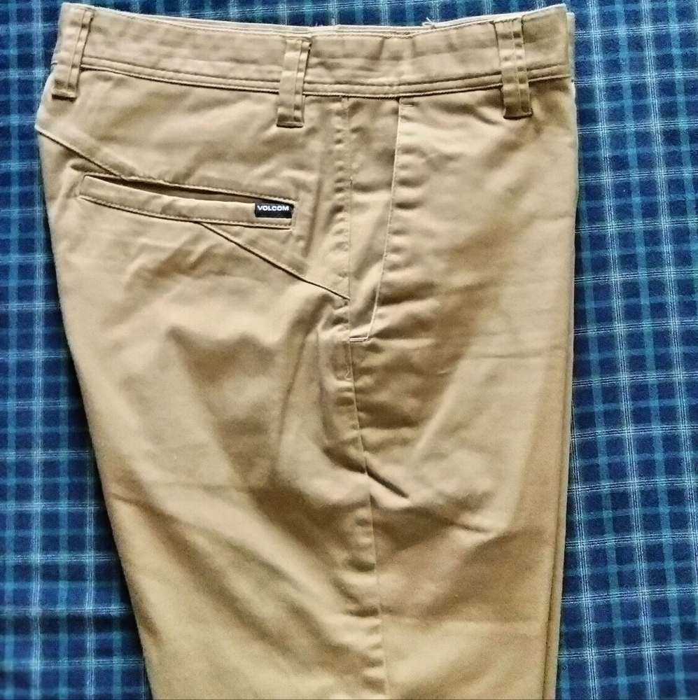 Volcom shorts - Picture 11 of 13